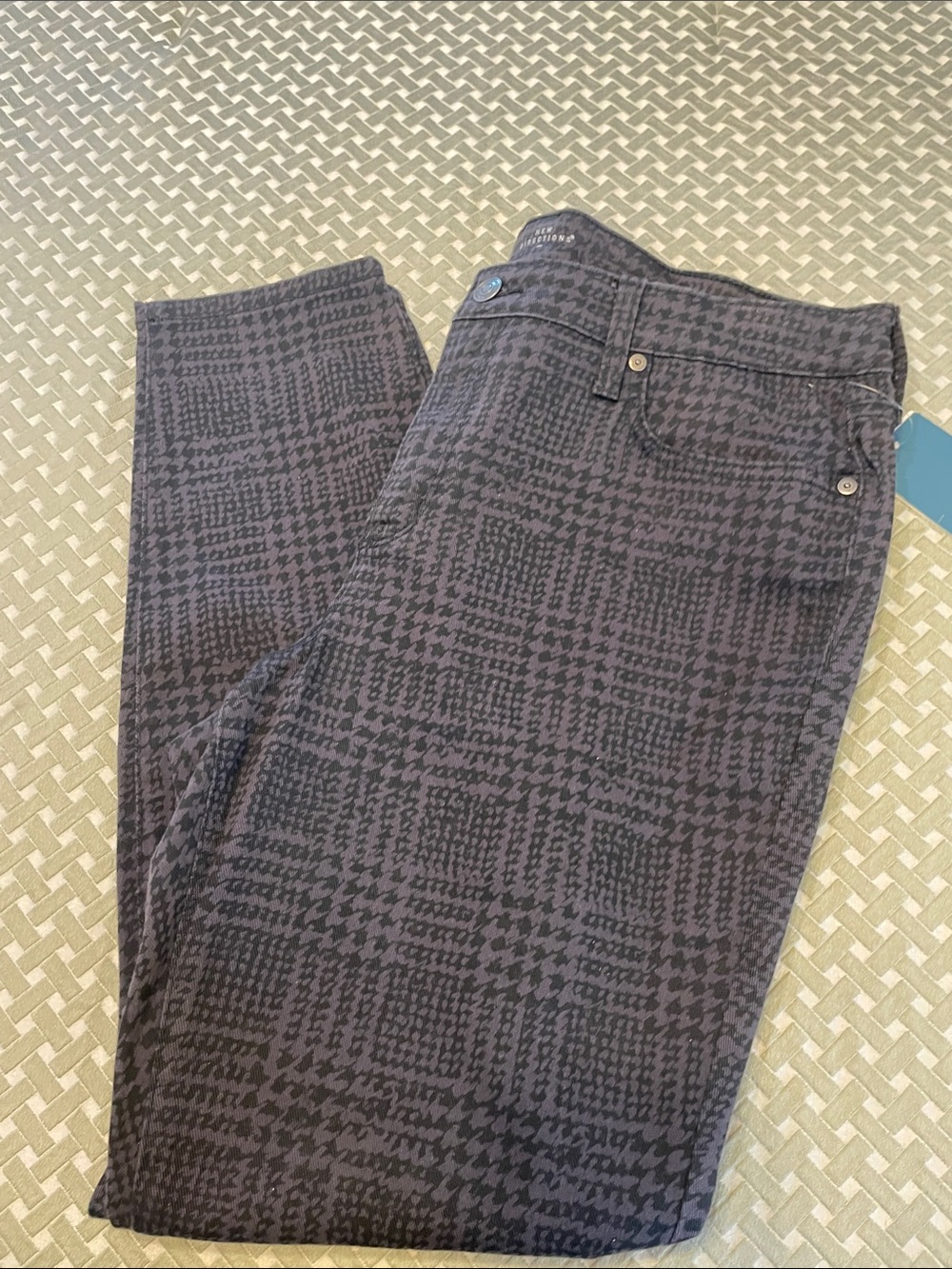 new directions Black Gray Houndstooth Cropped Pants